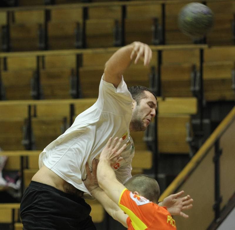 Handball. Noworoczny Turniej Pilki Recznej. NMC Powen Zabrze - Piotrkowianin Piotrkow Trybunalski. 13.01.2012