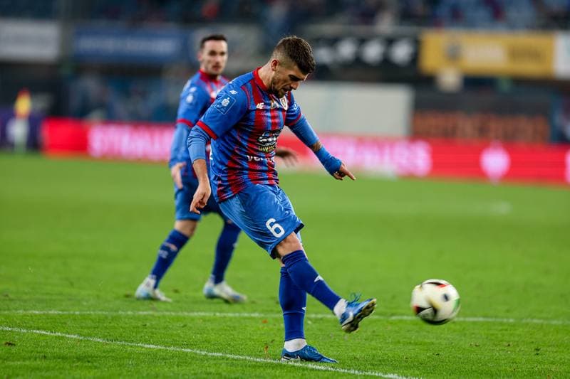 Football. PKO BP Ekstraklasa. Piast Gliwice - Lech Poznan. 29.11.2024