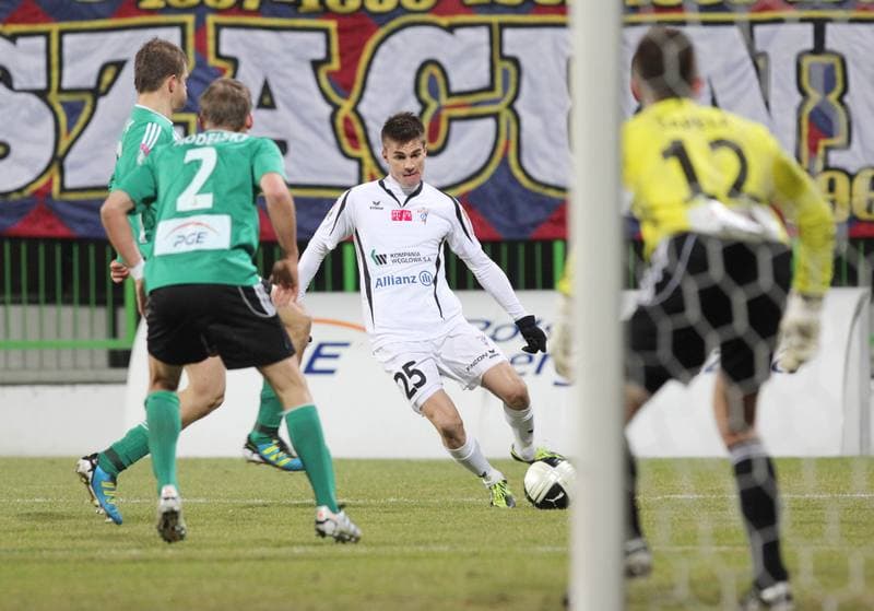 Football. PKO BP Ekstraklasa. GKS Belchatow - Gornik Zabrze. 08.04.2011