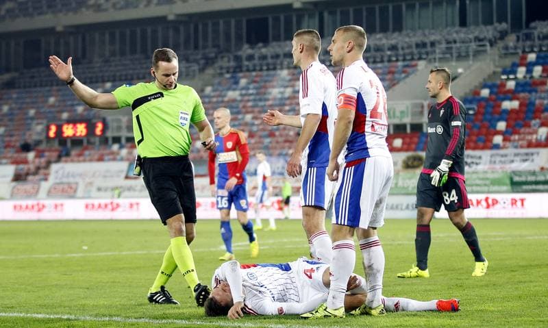 Football. PKO BP Ekstraklasa. Gornik Zabrze - Piast Gliwice. 01.12.2015