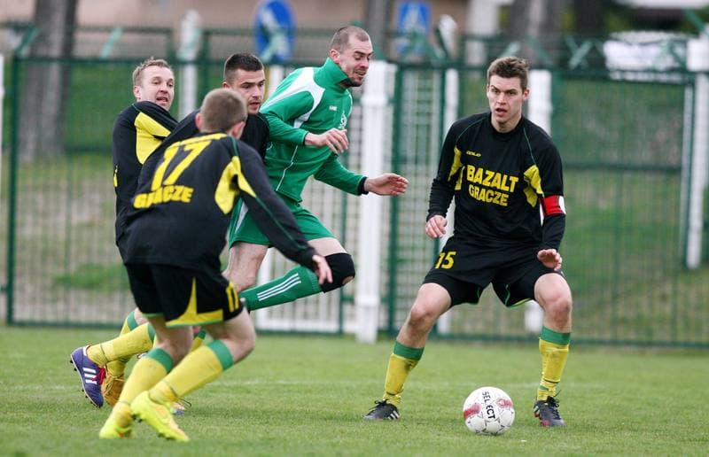 Football. III Liga. Grunwald Ruda Slaska - Skalnik Gracze. 18.04.2015