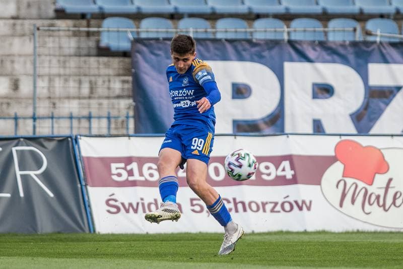Football. III Liga. Ruch Chorzow - Sleza Wroclaw. 10.04.2021