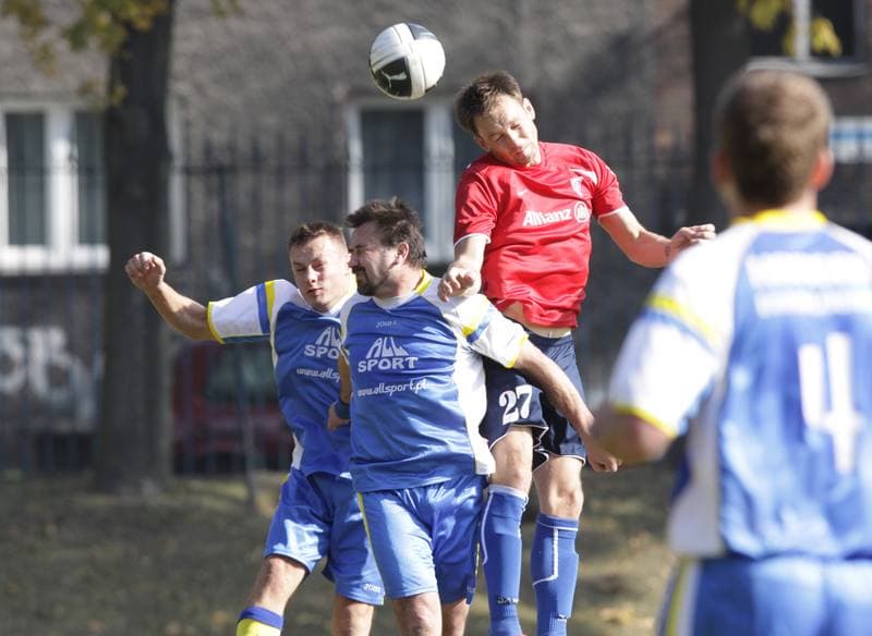 Football. B klasa grupa II. Gornik II Zabrze - Korona Barglowka. 10.10.2010