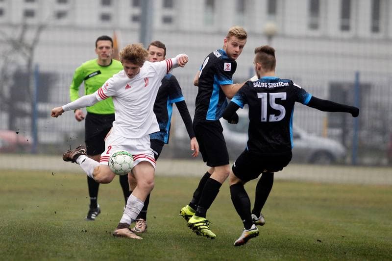 Football. Centralna Liga Juniorow. Gwarek Zabrze - Salos Szczecin. 26.11.2016