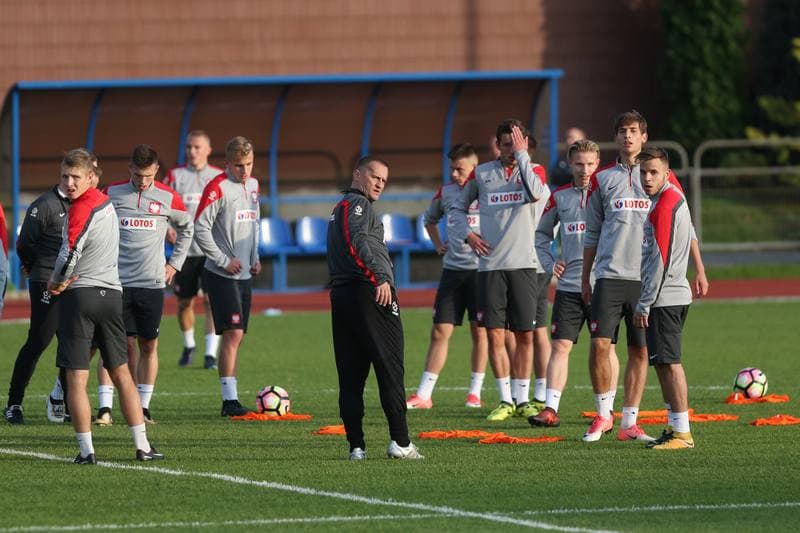 Football. Poland U19. Training. 02.10.2017