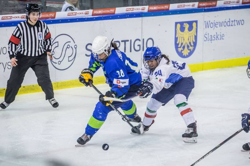 Ice Hockey. Women's World Championship Division 1 Group B. Slovenia - Italy. 08.04.2022