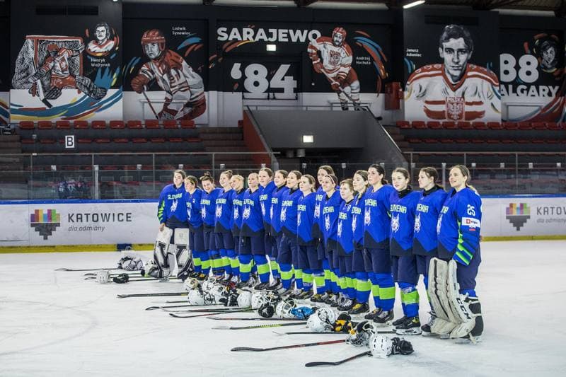 Ice Hockey. Women's World Championship Division 1 Group B. Slovenia - Italy. 08.04.2022