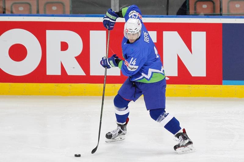 Ice Hockey. World Championship Division 1A. Slovenia - Korea. 27.04.2016