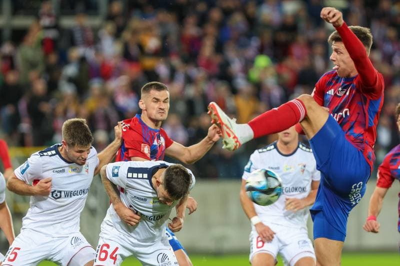 Football. PKO BP Ekstraklasa. Gornik Zabrze - Rakow Czestochowa. 22.10.2023