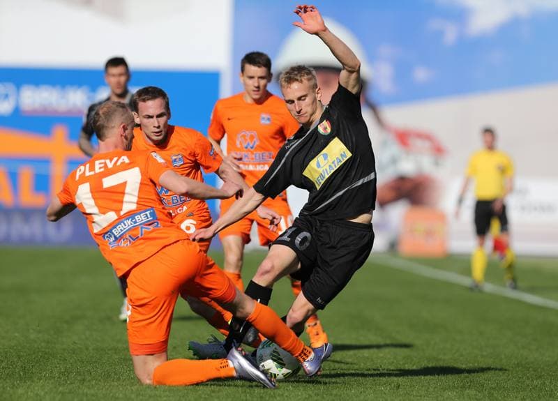 Football. PKO BP Ekstraklasa. Termalica Bruk-Bet Nieciecza - Korona Kielce. 02.04.2016