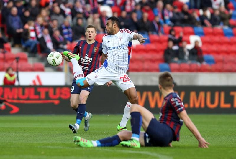 Football. Ekstraklasa. Gornik Zabrze - Pogon Szczecin. 01.04.2016