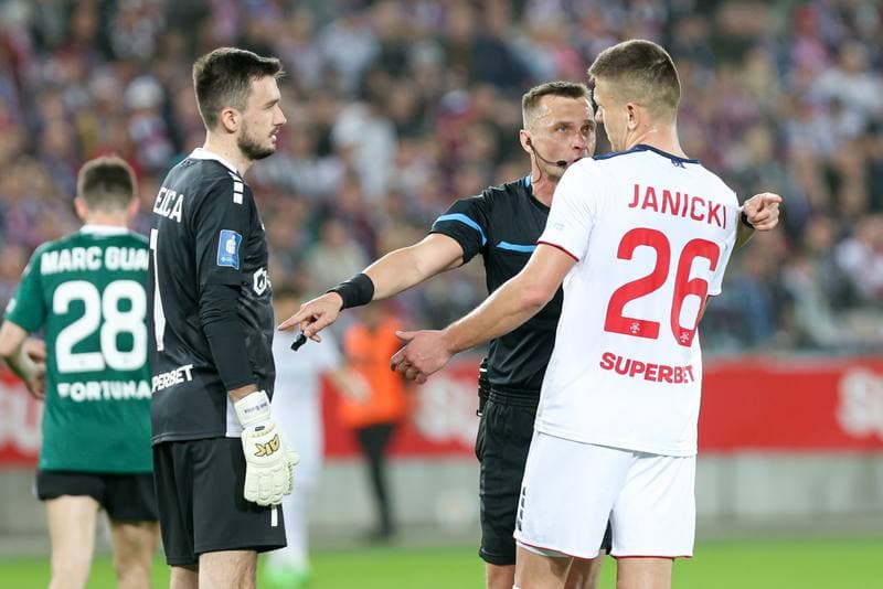 Football. PKO BP Ekstraklasa. Gornik Zabrze - Legia Warsaw. 01.04.2024