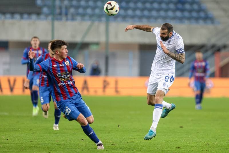 Football. PKO BP Ekstraklasa. Piast Gliwice - Lech Poznan. 29.11.2024