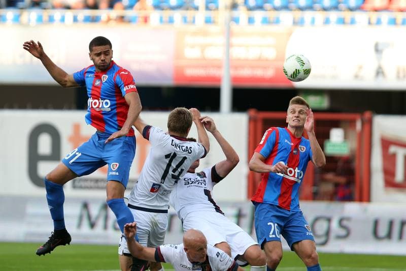 Football. Lotto Ekstraklasa. Piast Gliwice - Pogon Szczecin. 20.08.2016