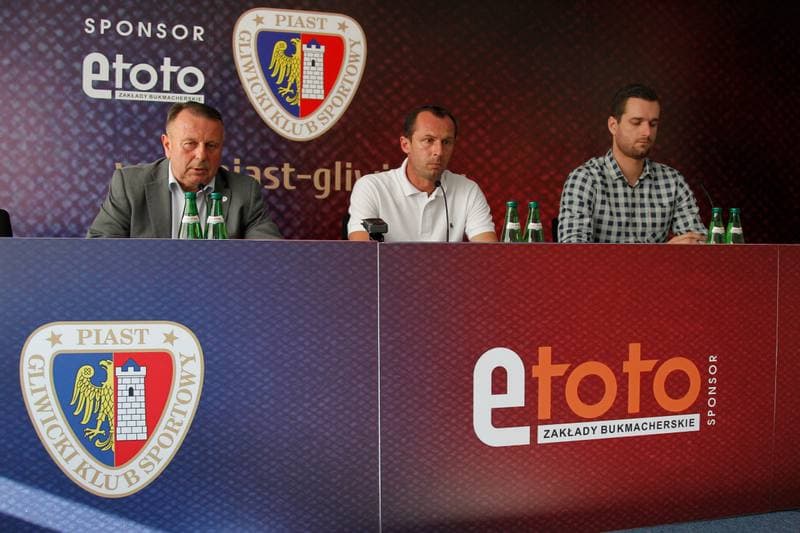 Football. Piast Gliwice. Press Conference. 01.09.2016