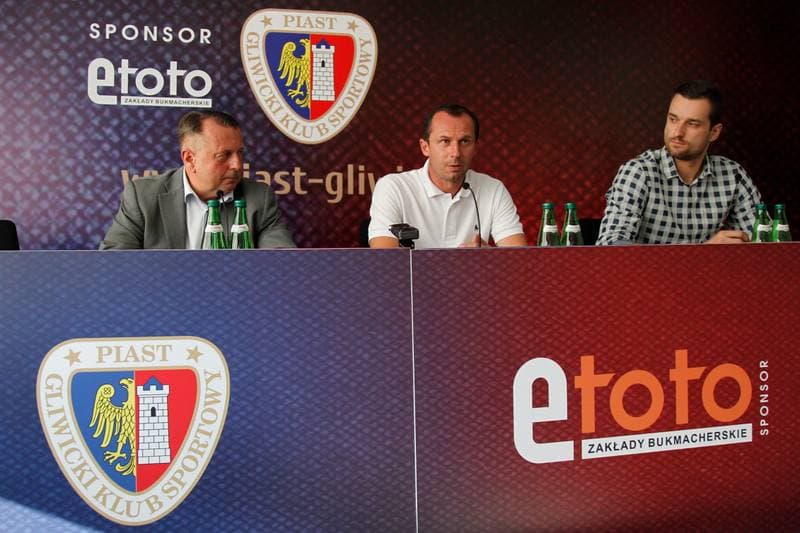 Football. Piast Gliwice. Press Conference. 01.09.2016