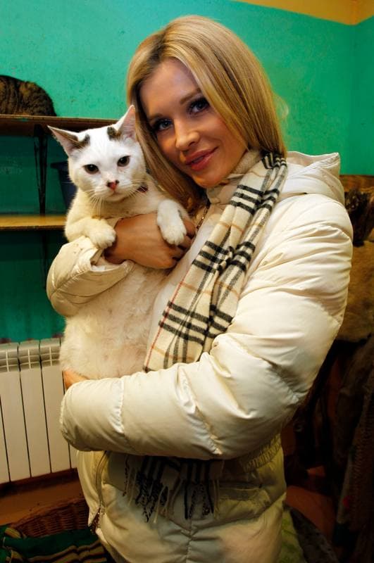 Joanna Krupa. Animal Shelter. Visit. 30.11.2013