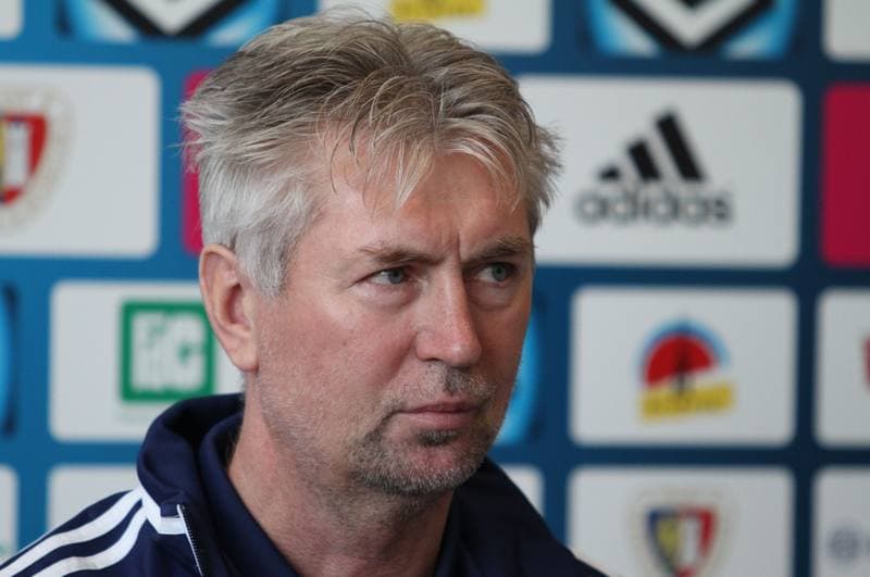 Football. Piast Gliwice. Press Conference. 04.10.2013