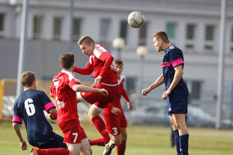 Football. Centralna Liga Juniorow. Gwarek Zabrze - Gornik Zabrze. 05.11.2016