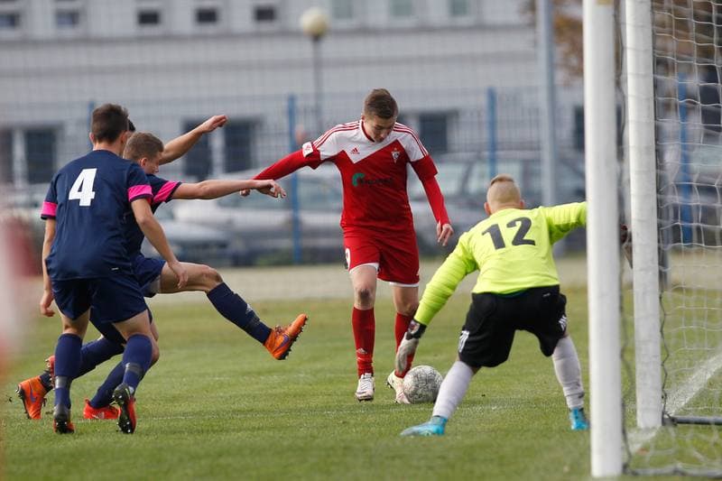 Football. Centralna Liga Juniorow. Gwarek Zabrze - Gornik Zabrze. 05.11.2016