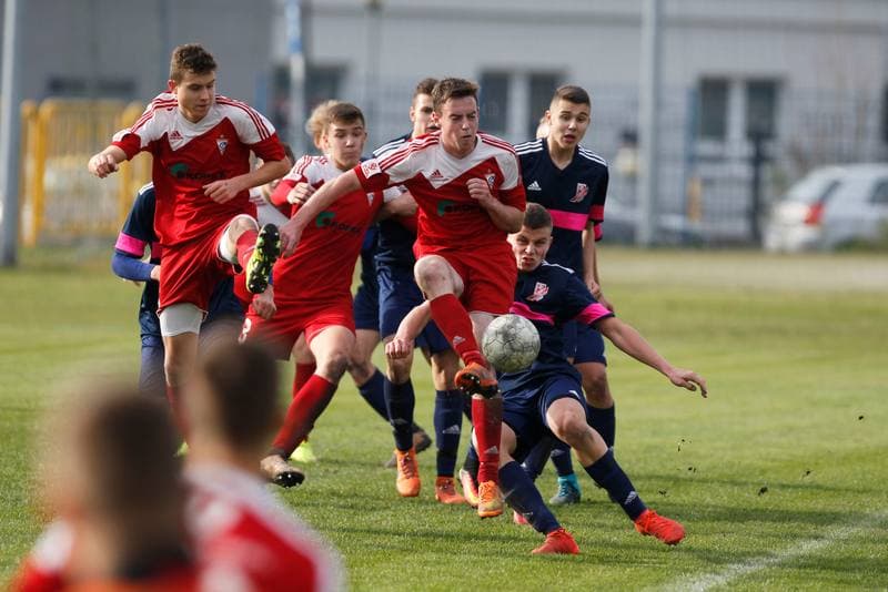 Football. Centralna Liga Juniorow. Gwarek Zabrze - Gornik Zabrze. 05.11.2016