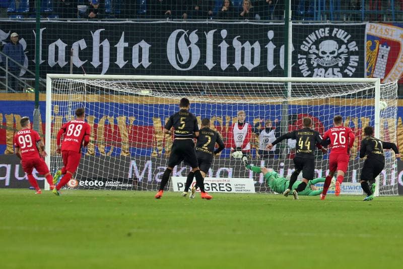 Football. Lotto Ekstraklasa. Piast Gliwice - Cracovia Krakow. 18.11.2016