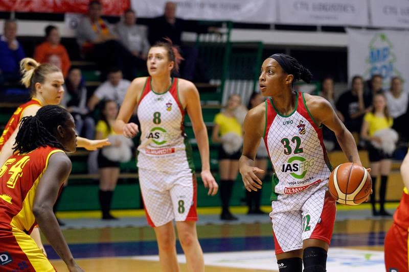 Basketball. Women Basket Liga. JAS-FBG Zaglebie Sosnowiec - Sleza Wroclaw. 10.12.2016