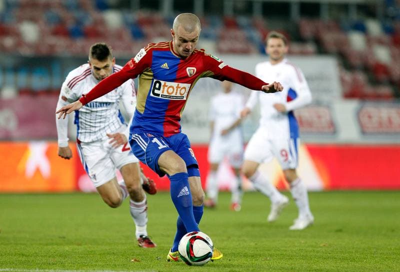 Football. PKO BP Ekstraklasa. Gornik Zabrze - Piast Gliwice. 01.12.2015