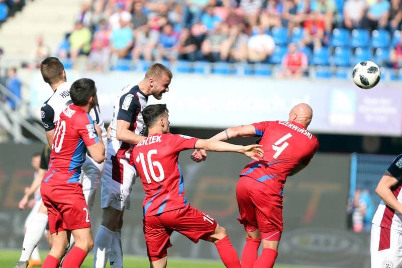 Football. Lotto Ekstraklasa. Piast Gliwice - Pogon Szczecin. 21.04.2018