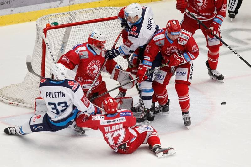 Ice Hockey. Tipsport Extraliga. Ocelari Trinec - Pirati Chomutov. 05.01.2018