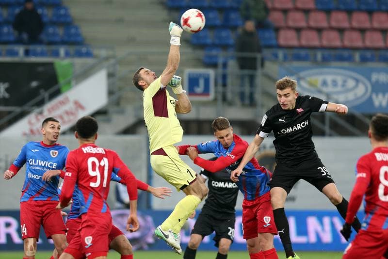 Football. Lotto Ekstraklasa. Piast Gliwice - Cracovia Krakow. 18.11.2017