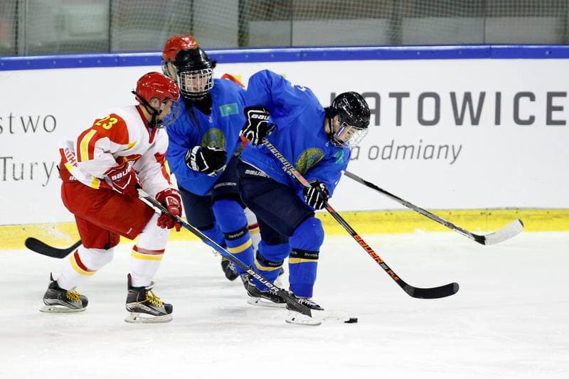 Ice Hockey. Women's World Championship. China - Kazakhstan. 08.04.2017