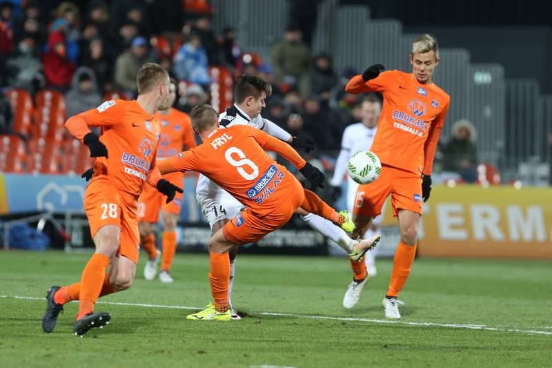 Football. Lotto Ekstraklasa. Bruk-Bet Termalica Nieciecza - Zaglebie Lubin. 02.12.2016