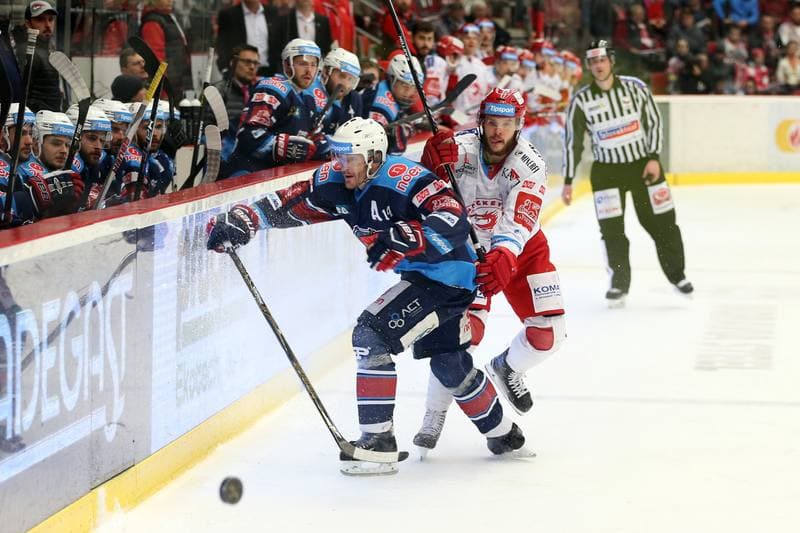 Ice Hockey. Tipsport Extraliga. Ocelari Trinec - Pirati Chomutov. 16.03.2017