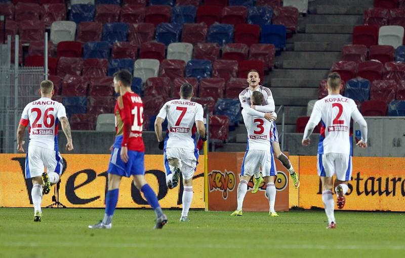 Football. PKO BP Ekstraklasa. Gornik Zabrze - Piast Gliwice. 01.12.2015
