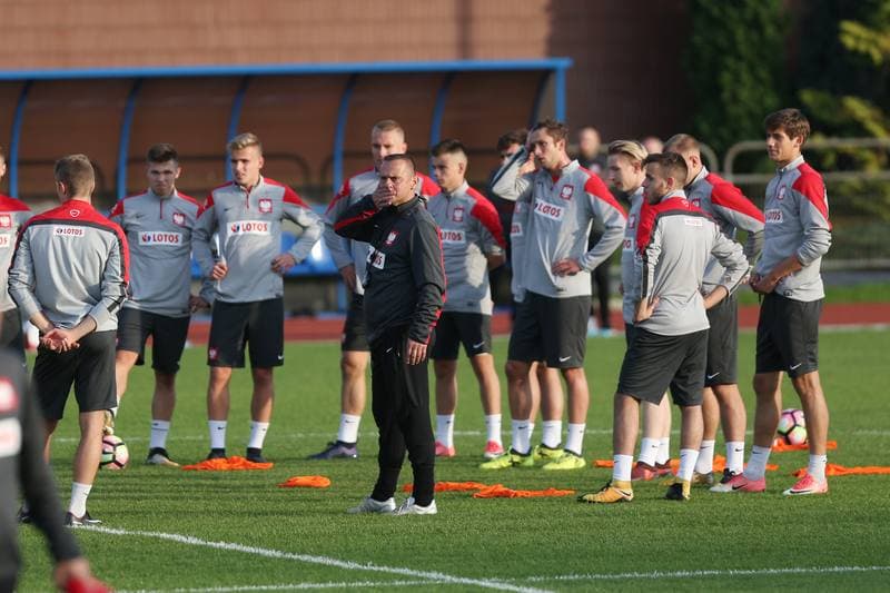 Football. Poland U19. Training. 02.10.2017