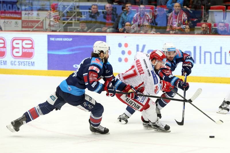 Ice Hockey. Tipsport Extraliga. Ocelari Trinec - Pirati Chomutov. 16.03.2017