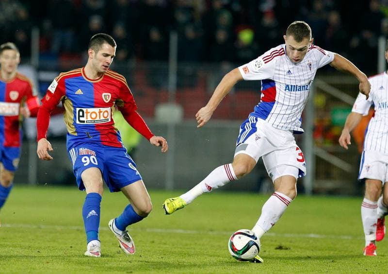 Football. PKO BP Ekstraklasa. Gornik Zabrze - Piast Gliwice. 01.12.2015