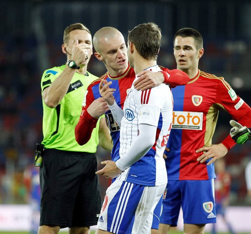 Football. PKO BP Ekstraklasa. Gornik Zabrze - Piast Gliwice. 01.12.2015