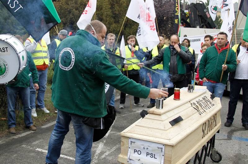 Manifestacja przed KWK Pokoj. Ruda Slaska. 13.10.2015