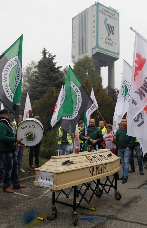 Manifestacja przed KWK Pokoj. Ruda Slaska. 13.10.2015