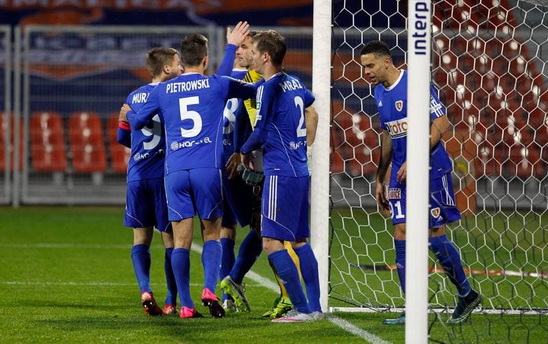 Football. PKO BP Ekstraklasa. Termalica Bruk-Bet Nieciecza - Piast Gliwice. 20.11.2015